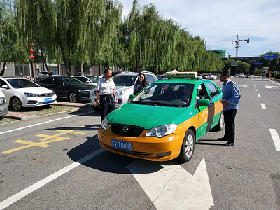 楊凌示范區(qū)開展出租車計(jì)價(jià)器專項(xiàng)檢查 維護(hù)市場秩序保障乘客權(quán)益